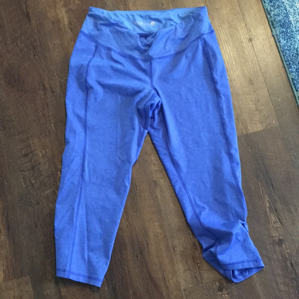 Old Navy fitted leggings, capri length size large